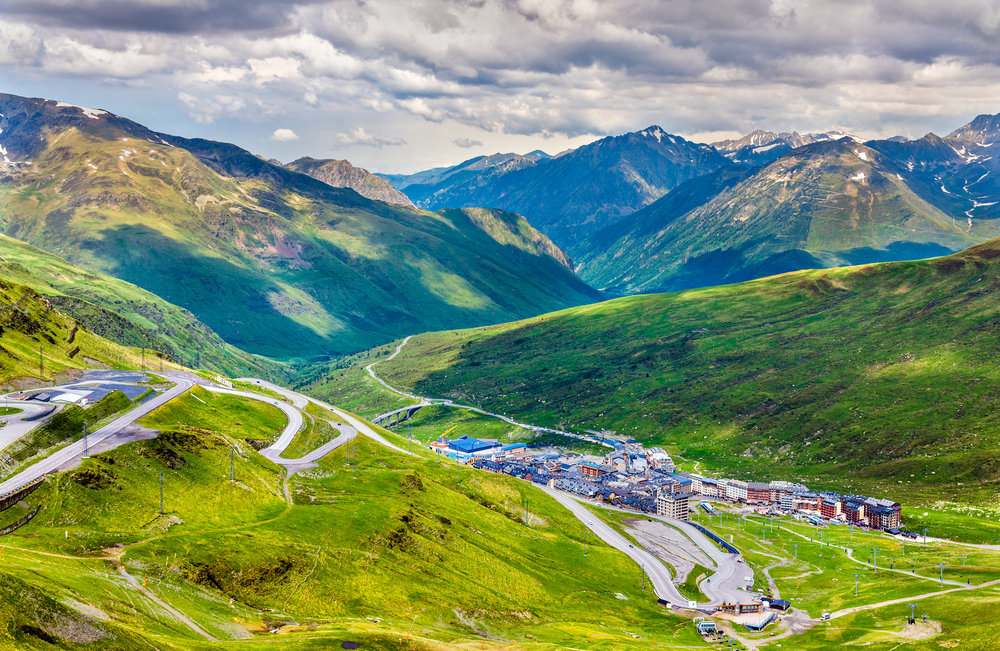 Andorre VS Dubaï La Principauté pyrénéenne s’impose comme le nouvel eldorado des créateurs de contenu
