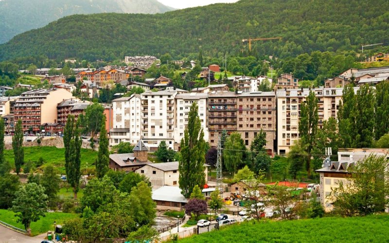 Le gouvernement andorran suspend les autorisations d'investissement étranger dans le secteur immobilier